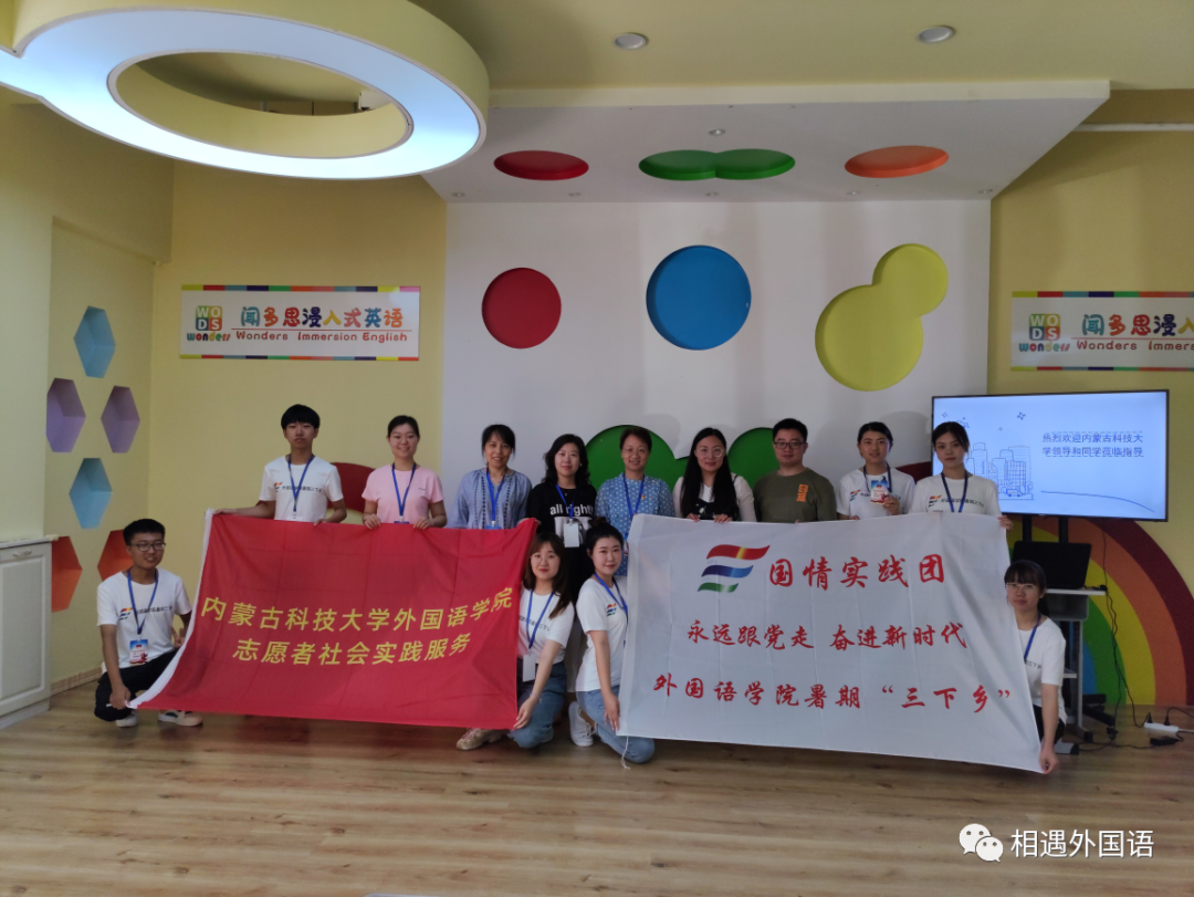 图片包含 室内, 桌子, 食物, 标志描述已自动生成